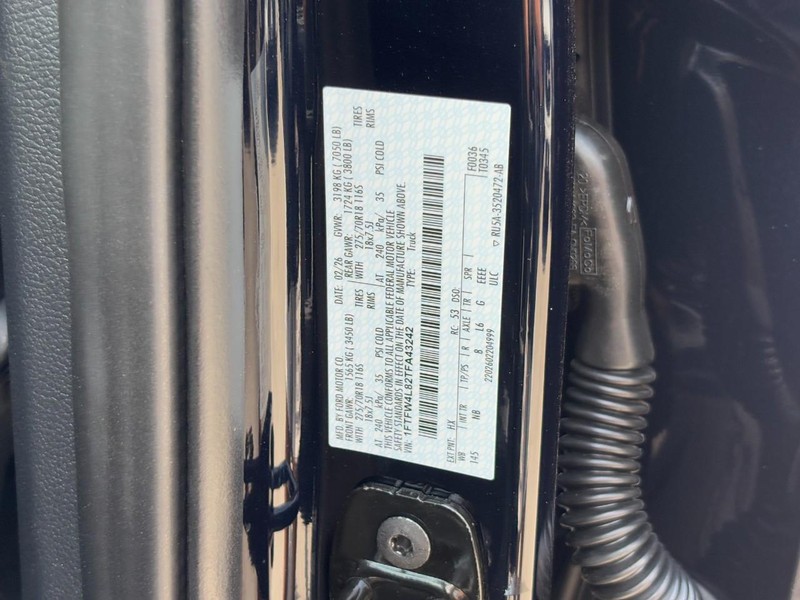 Ford F-150 Vehicle Full-screen Gallery Image 25