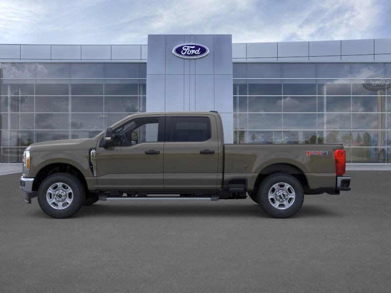 Ford Super Duty F-250 SRW Vehicle Full-screen Gallery Image 04