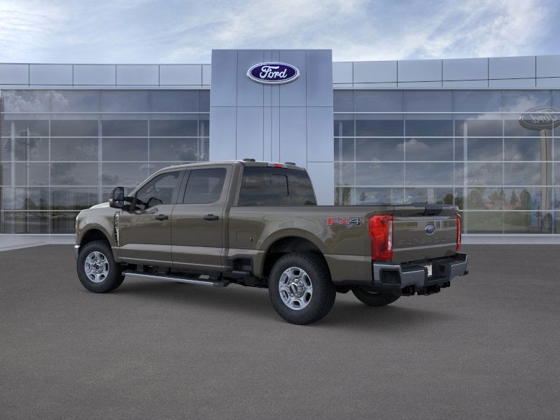 Ford Super Duty F-250 SRW Vehicle Full-screen Gallery Image 05