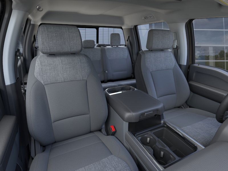 Ford Super Duty F-250 SRW Vehicle Full-screen Gallery Image 12