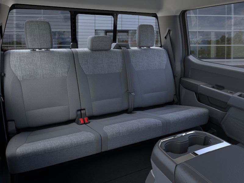 Ford Super Duty F-250 SRW Vehicle Full-screen Gallery Image 13