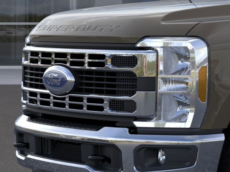 Ford Super Duty F-250 SRW Vehicle Full-screen Gallery Image 19
