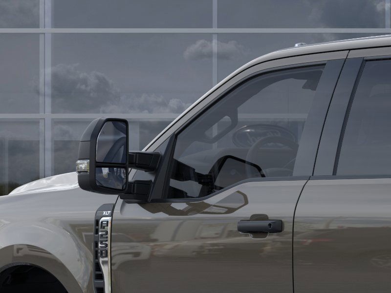 Ford Super Duty F-250 SRW Vehicle Full-screen Gallery Image 22