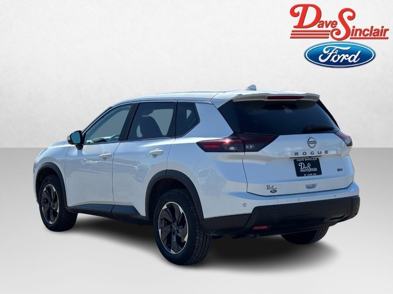 Nissan Rogue Vehicle Image 09