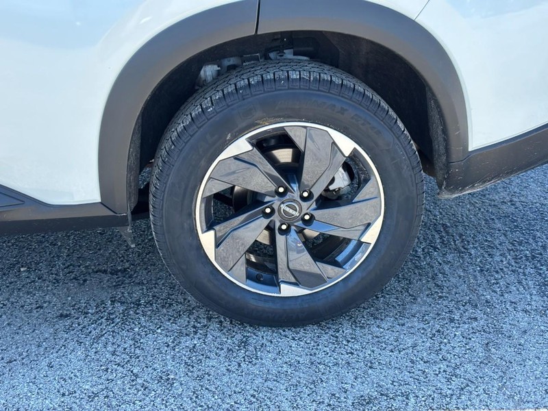 Nissan Rogue Vehicle Image 11