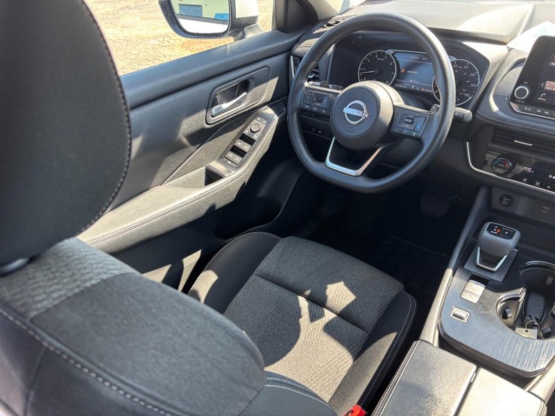 Nissan Rogue Vehicle Image 13