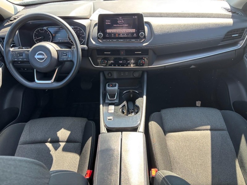 Nissan Rogue Vehicle Image 14