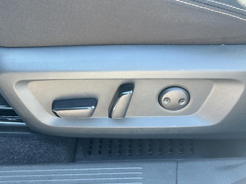 Nissan Rogue Vehicle Image 16