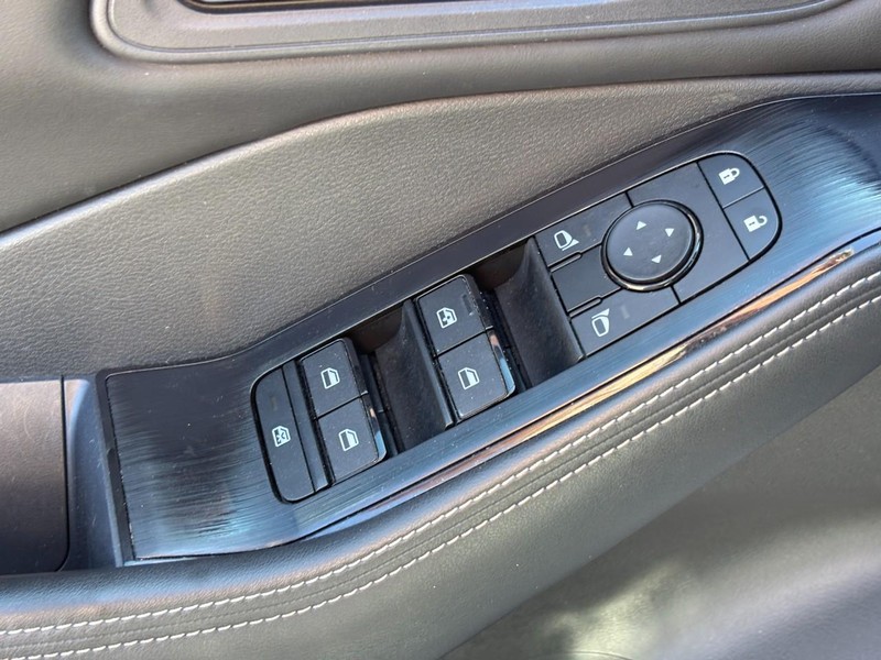 Nissan Rogue Vehicle Image 17