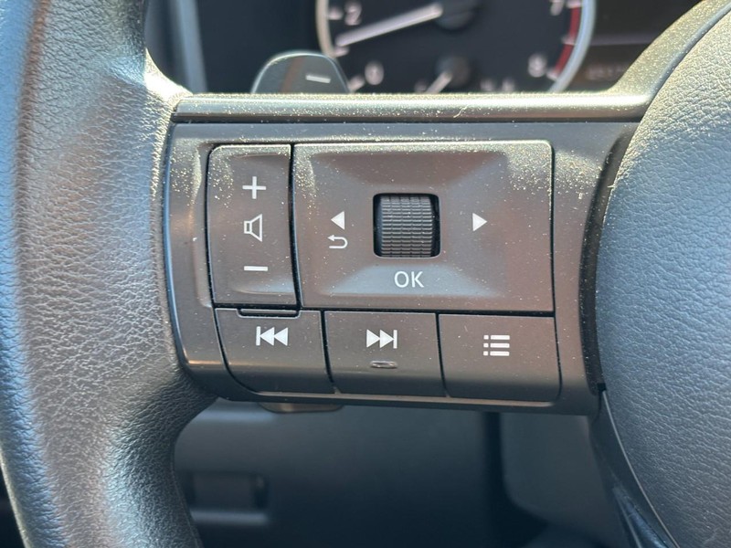 Nissan Rogue Vehicle Image 18