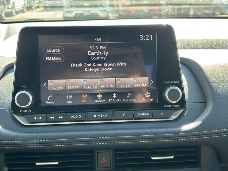 Nissan Rogue Vehicle Image 21