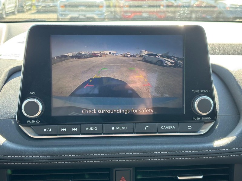 Nissan Rogue Vehicle Image 22