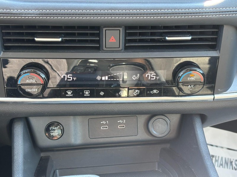 Nissan Rogue Vehicle Image 23