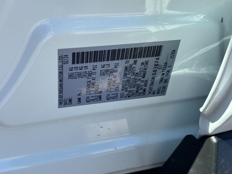 Nissan Rogue Vehicle Image 24