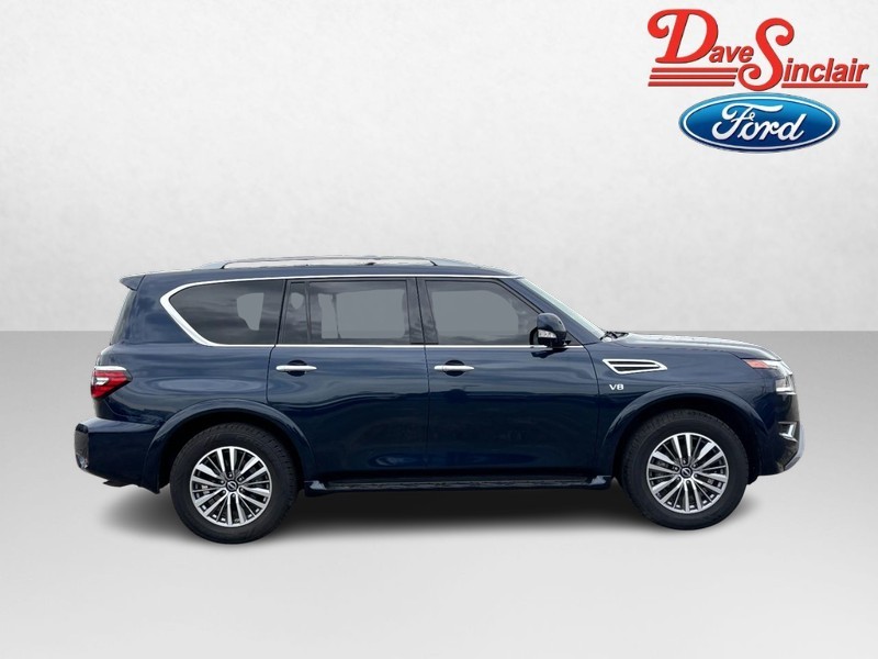 Nissan Armada Vehicle Full-screen Gallery Image 05