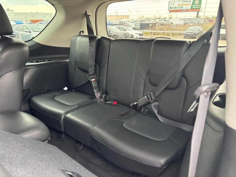 Nissan Armada Vehicle Full-screen Gallery Image 12