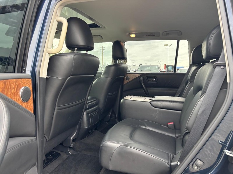 Nissan Armada Vehicle Full-screen Gallery Image 13