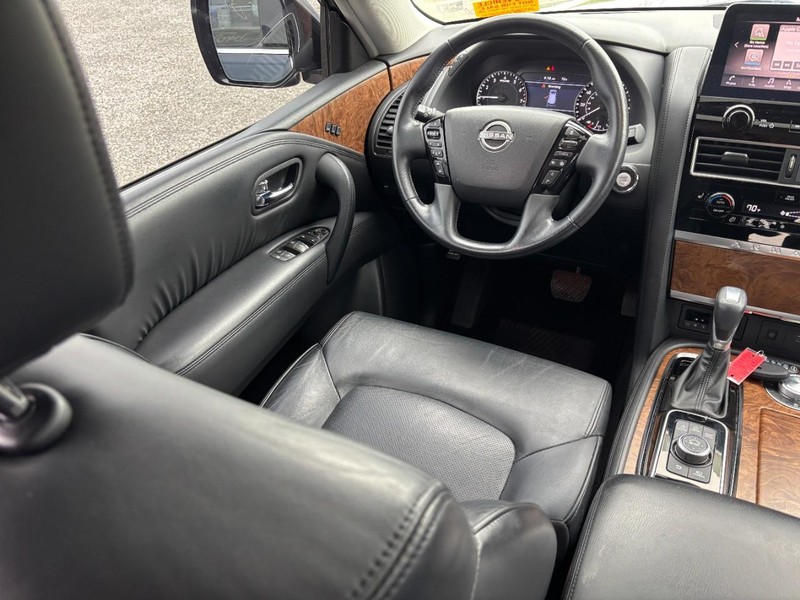 Nissan Armada Vehicle Full-screen Gallery Image 15