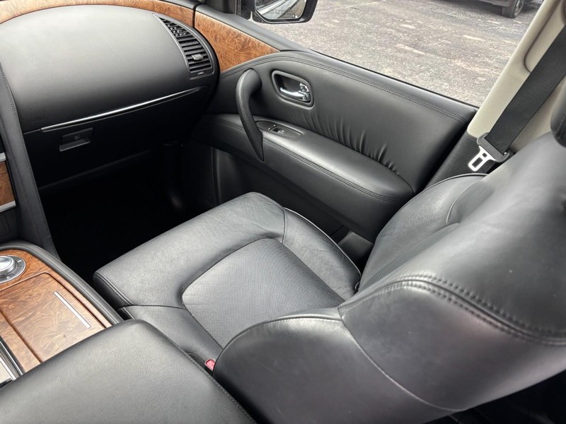 Nissan Armada Vehicle Full-screen Gallery Image 17