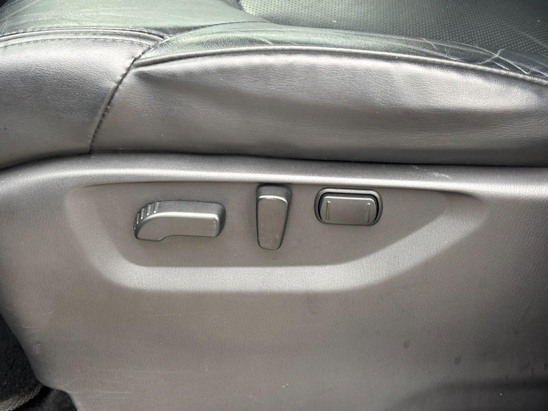 Nissan Armada Vehicle Full-screen Gallery Image 18