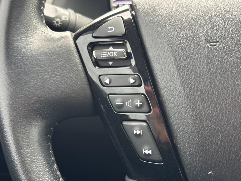 Nissan Armada Vehicle Full-screen Gallery Image 20