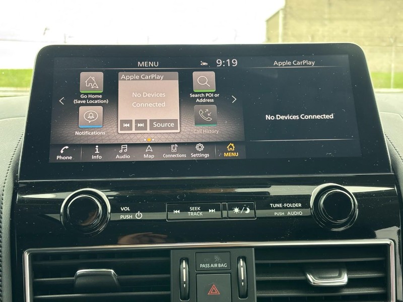 Nissan Armada Vehicle Full-screen Gallery Image 23