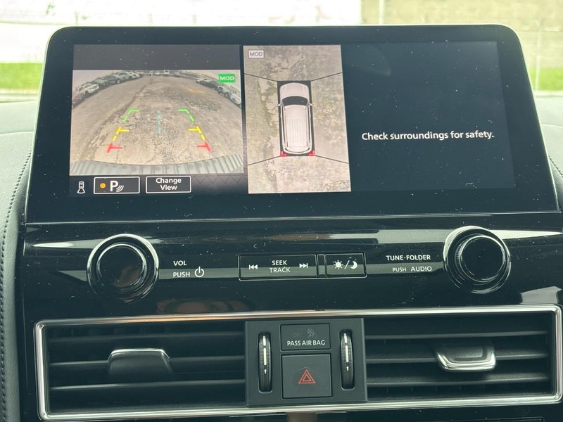 Nissan Armada Vehicle Full-screen Gallery Image 25