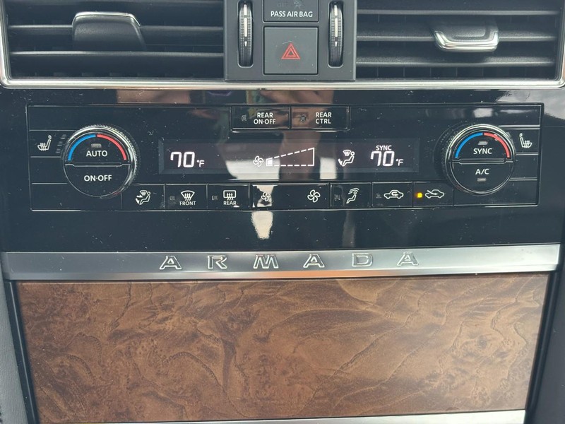 Nissan Armada Vehicle Full-screen Gallery Image 26