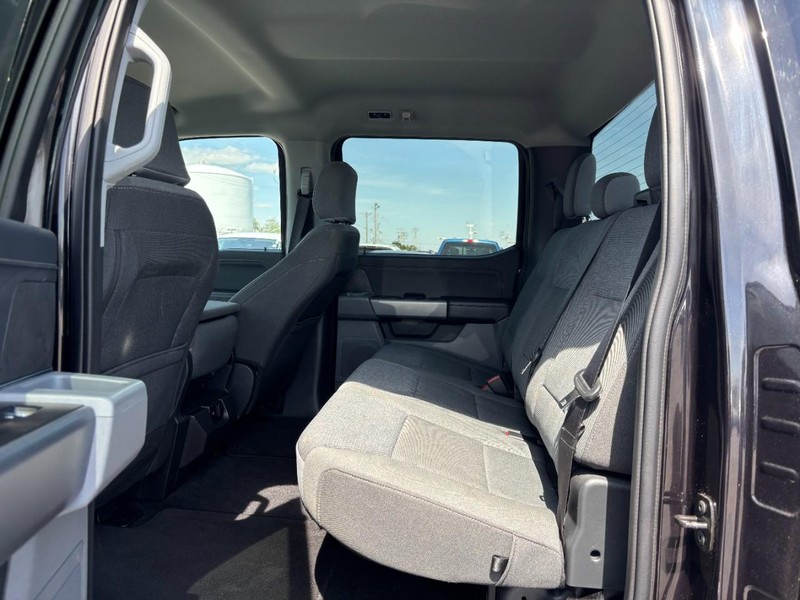 Ford F-150 Vehicle Full-screen Gallery Image 12