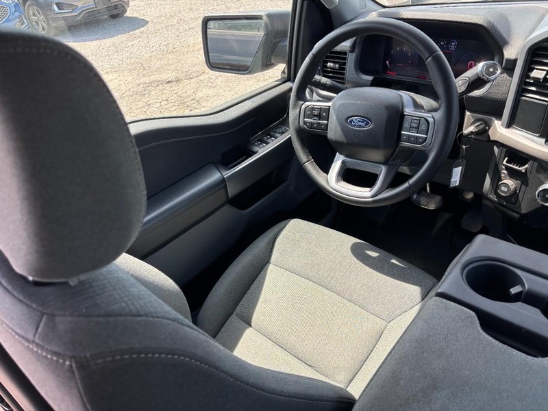 Ford F-150 Vehicle Full-screen Gallery Image 13