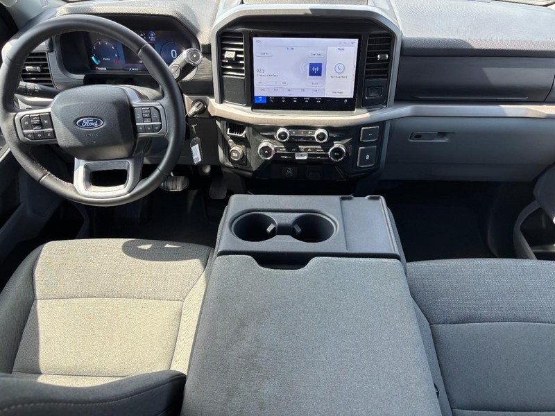 Ford F-150 Vehicle Full-screen Gallery Image 14