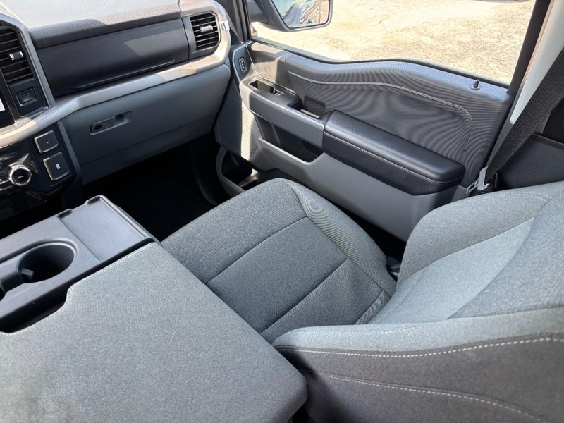 Ford F-150 Vehicle Full-screen Gallery Image 15