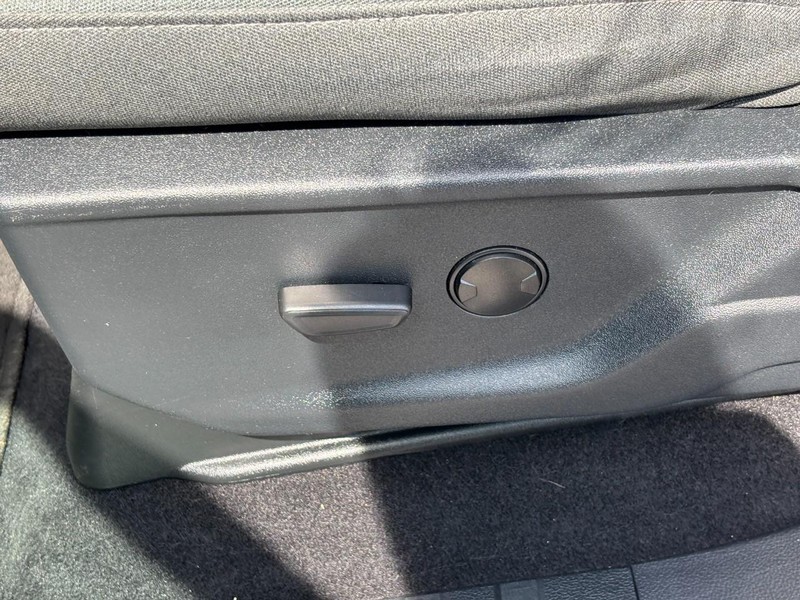Ford F-150 Vehicle Full-screen Gallery Image 16