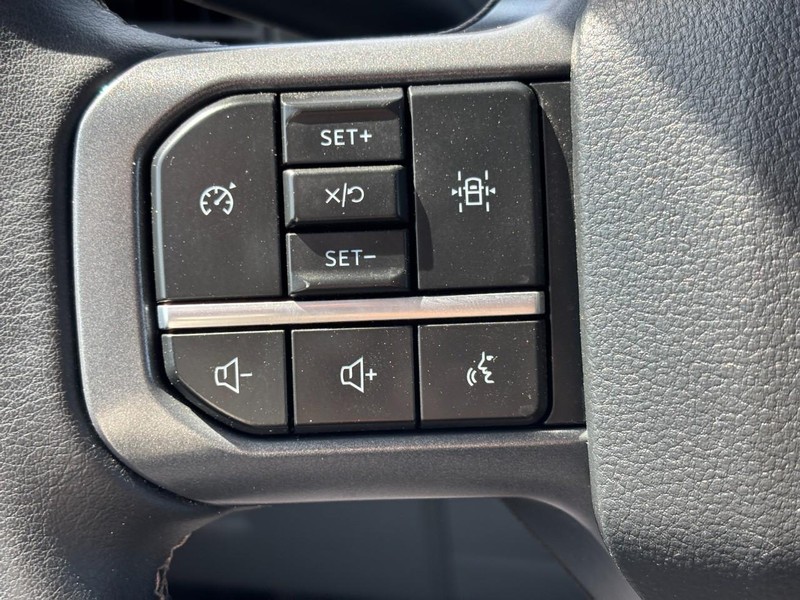 Ford F-150 Vehicle Full-screen Gallery Image 18