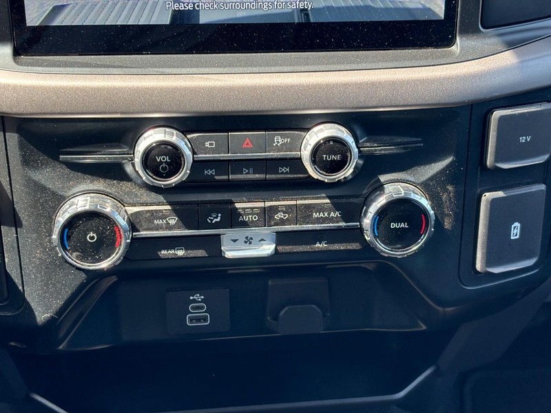 Ford F-150 Vehicle Full-screen Gallery Image 23
