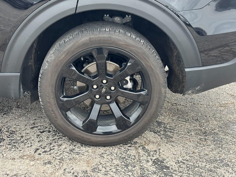 Ford Explorer Vehicle Image 11