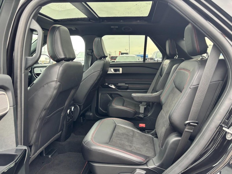 Ford Explorer Vehicle Image 13