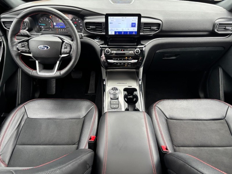 Ford Explorer Vehicle Image 15