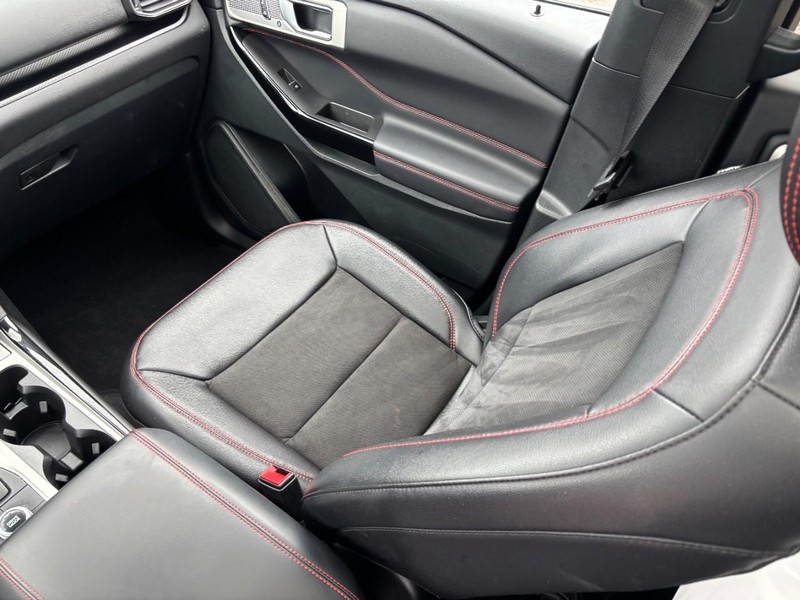 Ford Explorer Vehicle Image 16