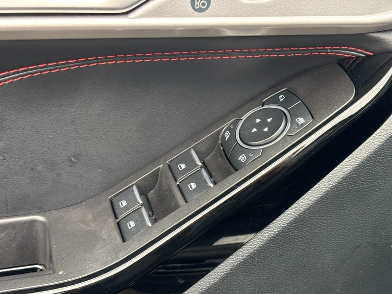 Ford Explorer Vehicle Image 18
