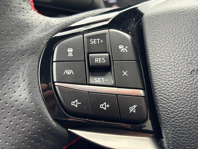 Ford Explorer Vehicle Image 19