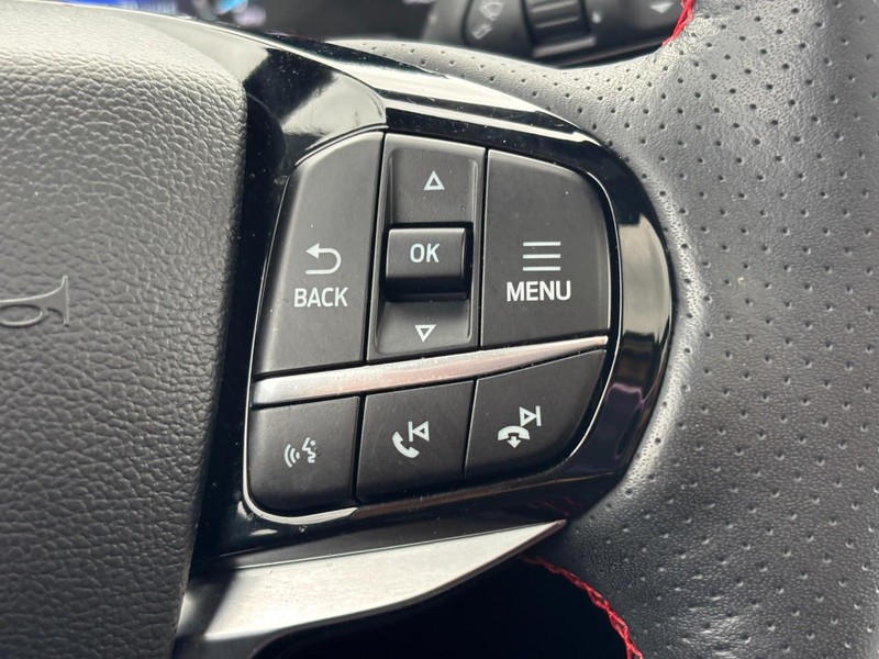Ford Explorer Vehicle Image 20