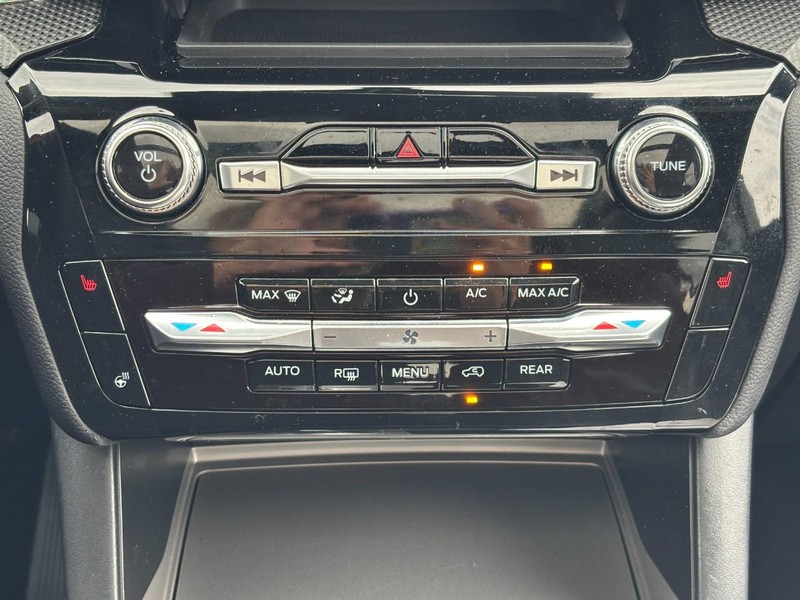 Ford Explorer Vehicle Image 25