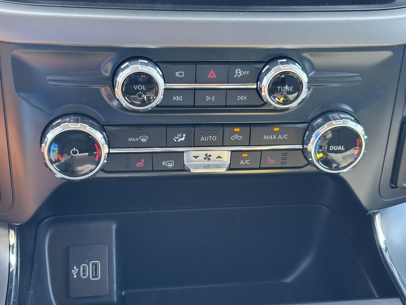 Ford F-150 Vehicle Full-screen Gallery Image 25