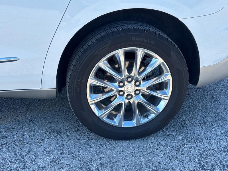 Buick Enclave Vehicle Image 11