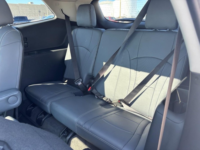 Buick Enclave Vehicle Image 12