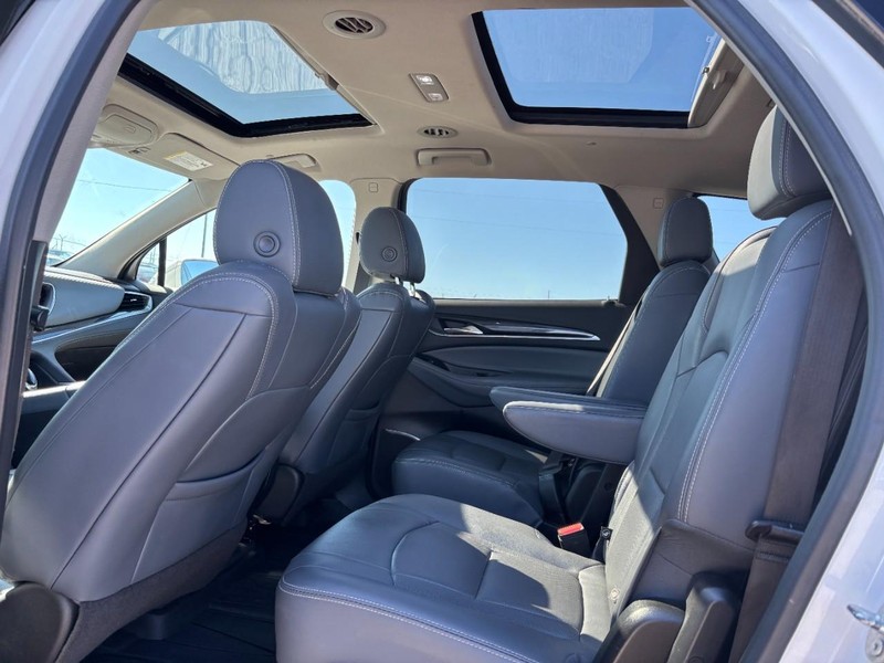 Buick Enclave Vehicle Image 13