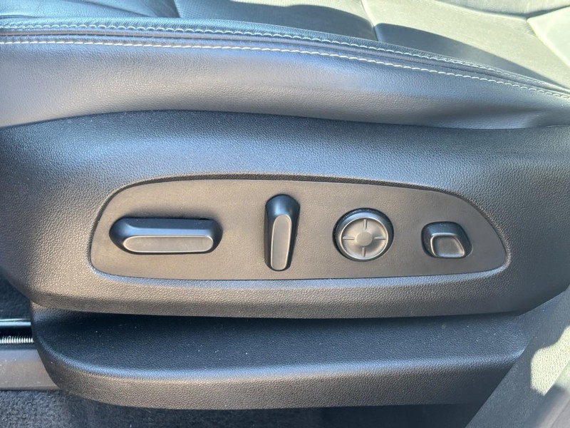 Buick Enclave Vehicle Image 17