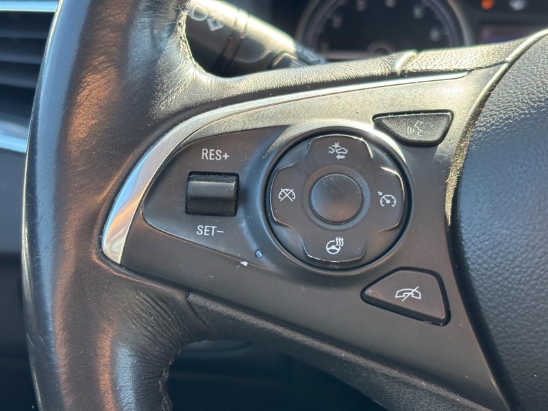 Buick Enclave Vehicle Image 19