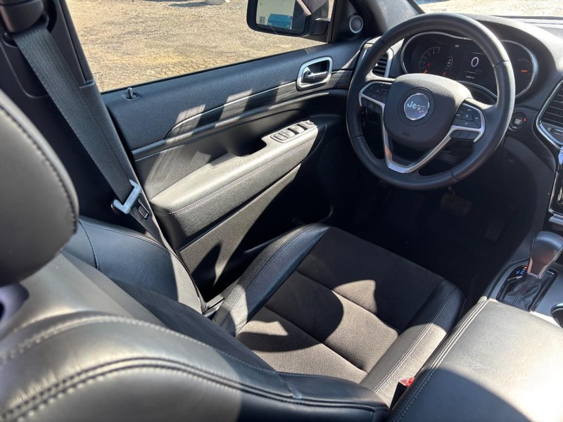 Jeep Grand Cherokee Vehicle Full-screen Gallery Image 13